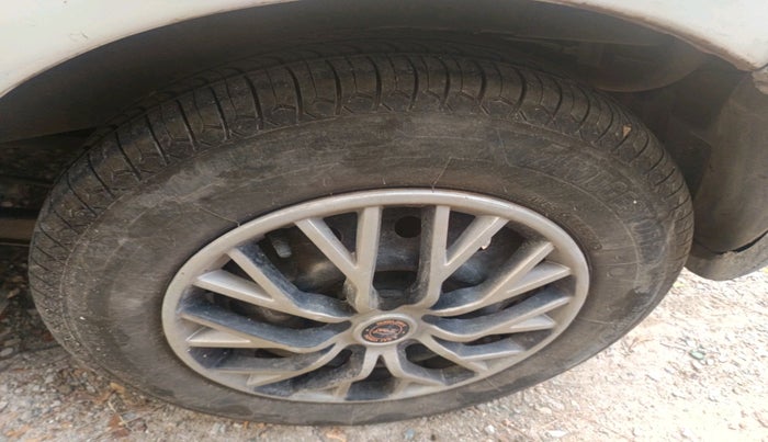 2011 Maruti A Star VXI (ABS) AT, Petrol, Automatic, 95,713 km, tyre