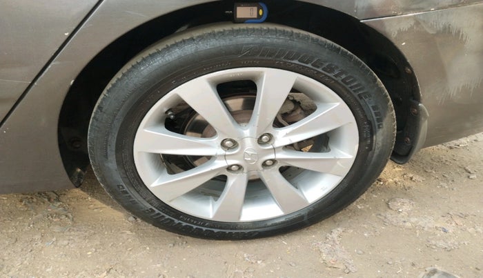 2012 Hyundai Verna FLUIDIC 1.6 VTVT SX, Petrol, Manual, 99,999 km, tyre