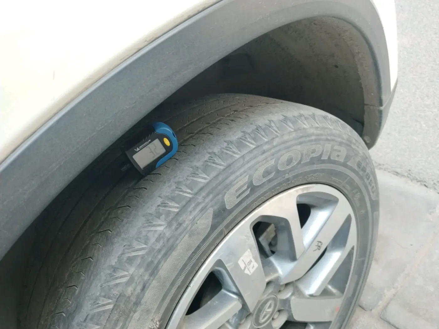 2022 Tata Safari XZA PLUS, Diesel, Automatic, 95,791 km, tyre