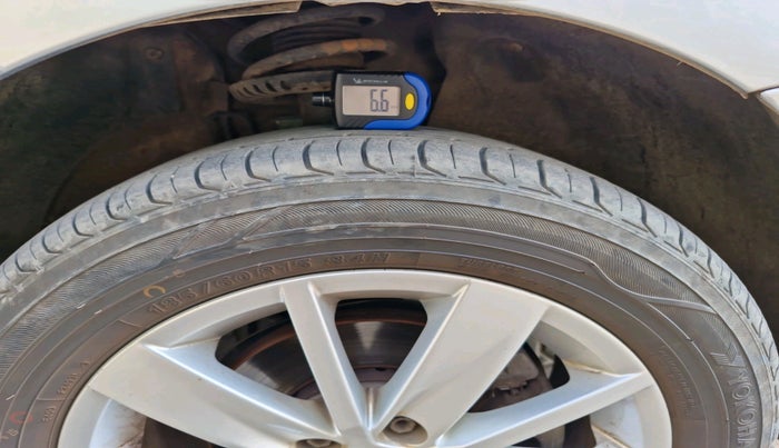 2015 Volkswagen Polo HIGHLINE1.5L, Diesel, Manual, 1,30,225 km, tyre