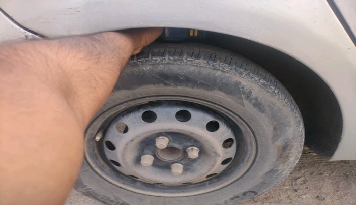 2011 Hyundai i10 SPORTZ 1.2, Petrol, Manual, 1,17,569 km, tyre