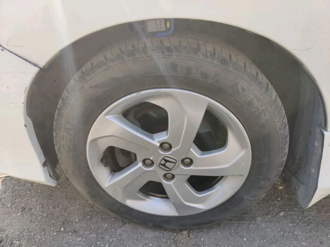 2015 Honda City 1.5L I-VTEC V MT, Petrol, Manual, 1,57,268 km, tyre