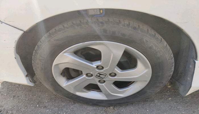 2015 Honda City 1.5L I-VTEC V MT, Petrol, Manual, 1,57,268 km, tyre