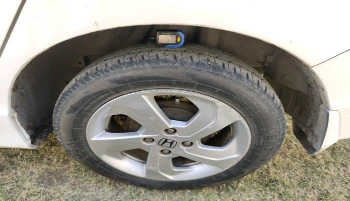 2015 Honda City 1.5L I-VTEC V MT, Petrol, Manual, 1,57,268 km, tyre