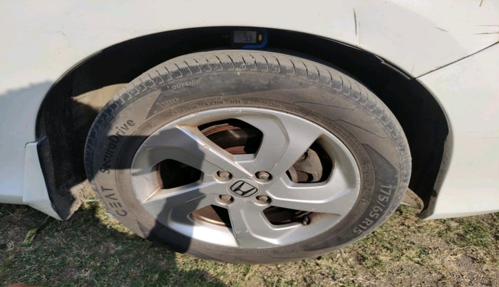 2015 Honda City 1.5L I-VTEC V MT, Petrol, Manual, 1,57,268 km, tyre