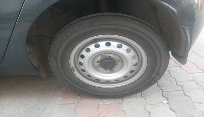 2021 Tata ALTROZ XE PETROL, Petrol, Manual, 30,919 km, tyre