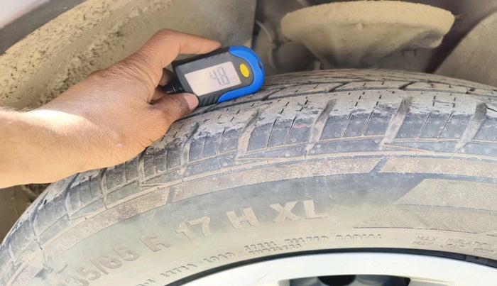 2016 Mahindra XUV500 W10 1.99, Diesel, Manual, 93,966 km, tyre