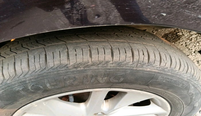 2017 Toyota Innova Crysta 2.4 VX 8 STR, Diesel, Manual, 1,08,675 km, tyre