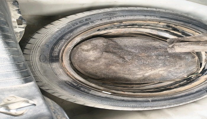 2015 Hyundai Elite i20 ASTA 1.2, Petrol, Manual, 1,11,963 km, tyre