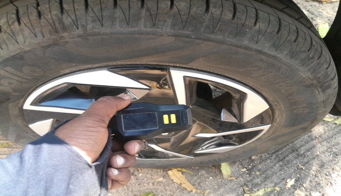 2024 KIA SONET HTK (O) 1.2 Petrol MT, Petrol, Manual, 11,442 km, tyre