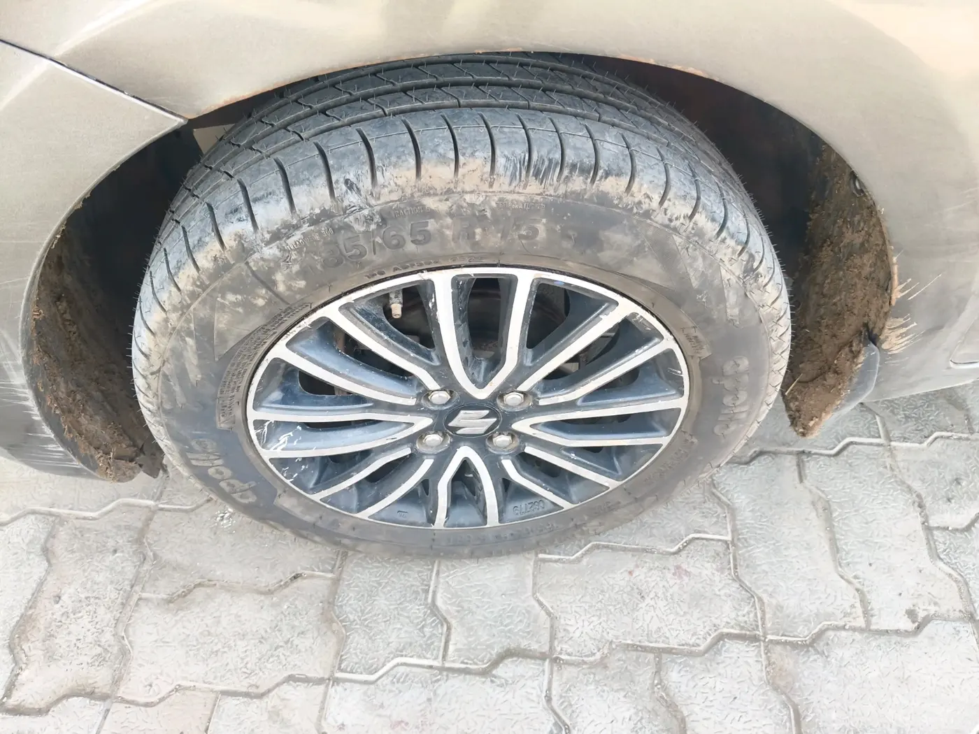 2019 Maruti Dzire ZXI PLUS AMT, Petrol, Automatic, 1,14,973 km, tyre