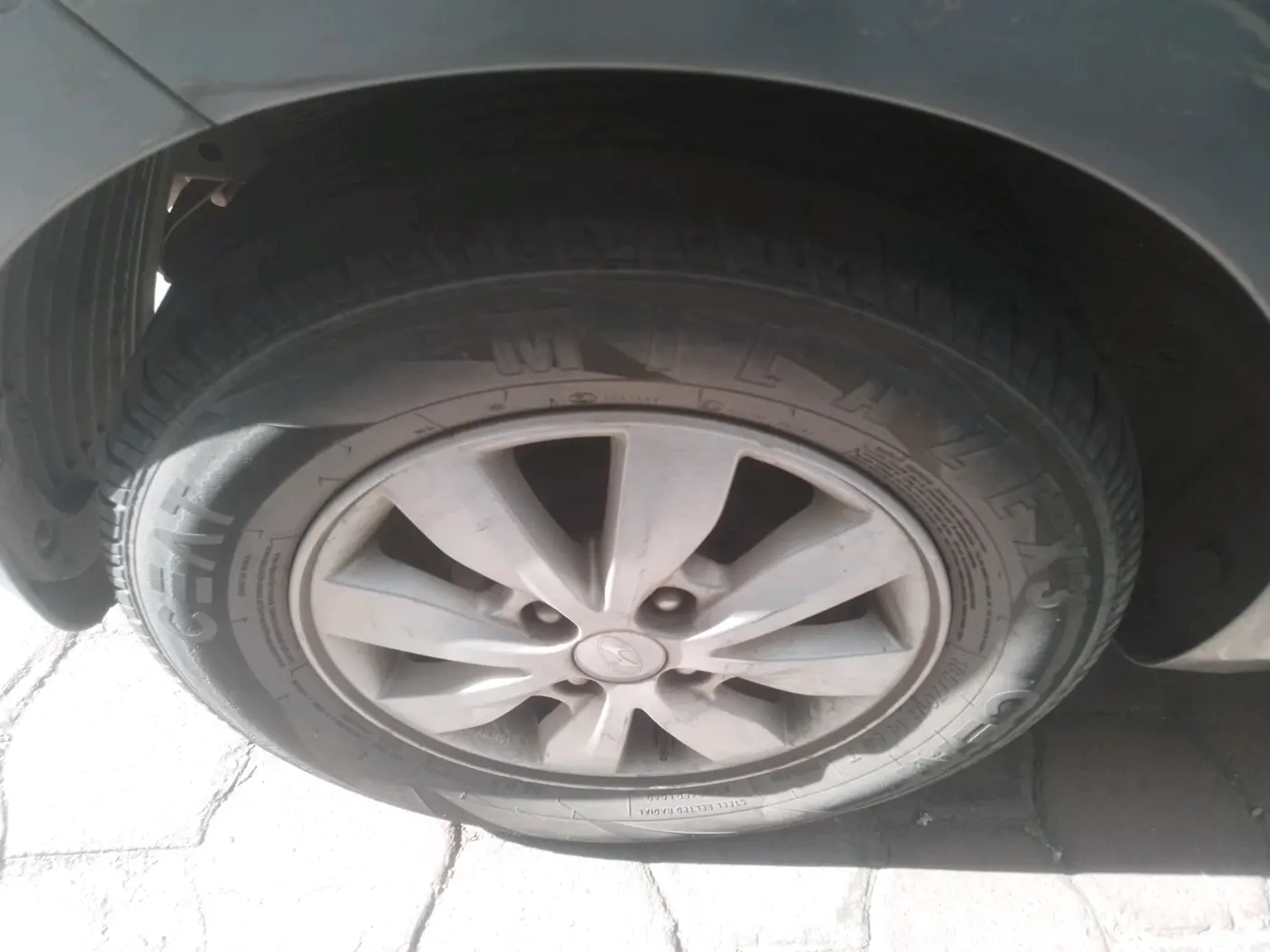 2013 Hyundai i20 ASTA 1.2, Petrol, Manual, 1,04,964 km, tyre