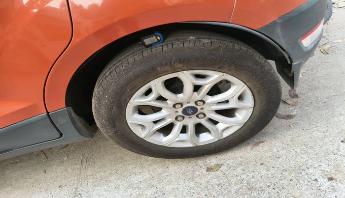 2014 Ford Ecosport TITANIUM 1.5L DIESEL (OPT), Diesel, Manual, 1,05,392 km, tyre