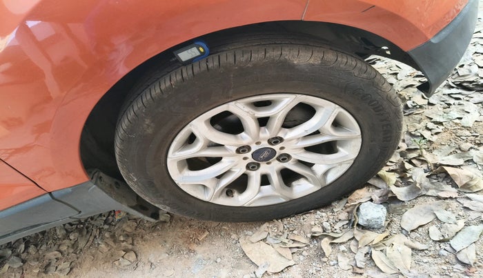 2014 Ford Ecosport TITANIUM 1.5L DIESEL (OPT), Diesel, Manual, 1,05,392 km, tyre