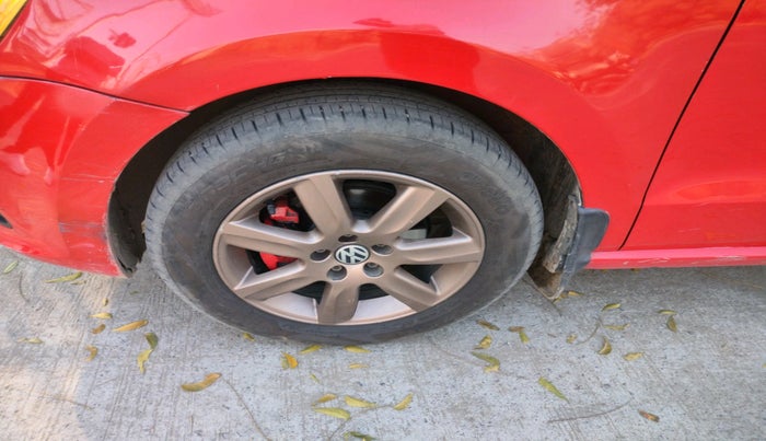 2016 Volkswagen Polo COMFORTLINE 1.5L, Diesel, Manual, 1,10,705 km, tyre