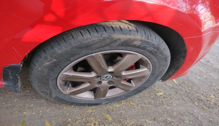 2016 Volkswagen Polo COMFORTLINE 1.5L, Diesel, Manual, 1,10,705 km, tyre