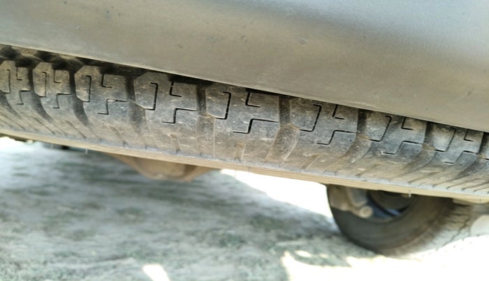 2017 Tata Hexa XM 4X2 7 STR, Diesel, Manual, 96,729 km, tyre