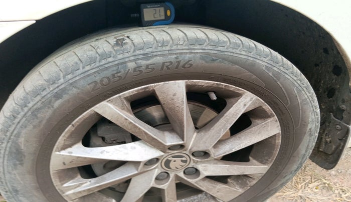 2022 Skoda SLAVIA AMBITION 1.0L TSI MT, Petrol, Manual, 83,381 km, tyre