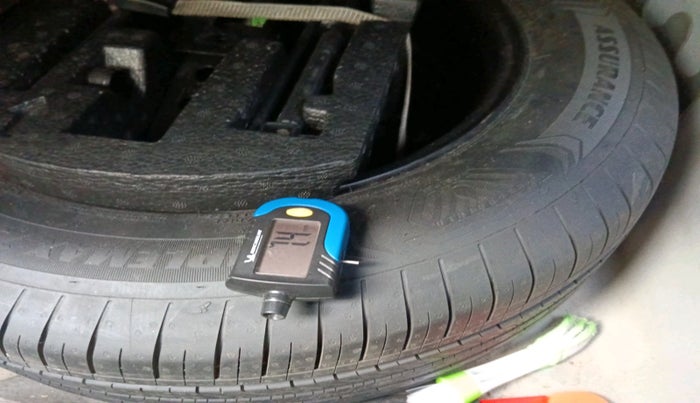 2022 Skoda SLAVIA AMBITION 1.0L TSI MT, Petrol, Manual, 83,381 km, tyre