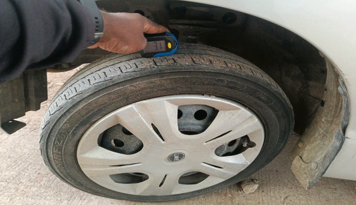 2017 Maruti Wagon R 1.0 VXI, Petrol, Manual, 62,805 km, tyre