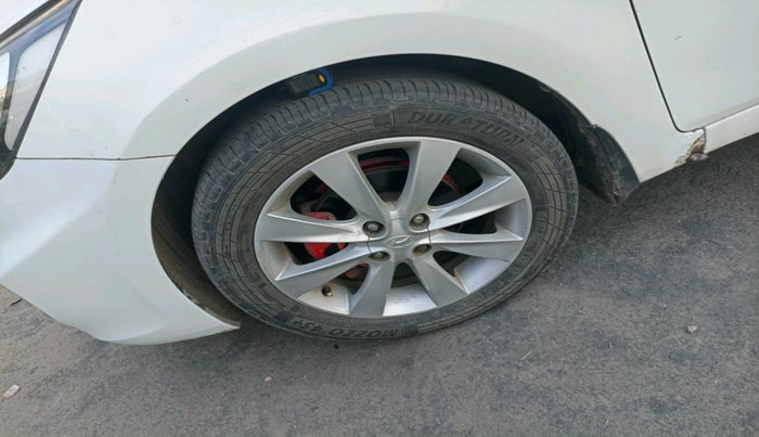 2013 Hyundai Verna FLUIDIC 1.6 CRDI SX, Diesel, Manual, 1,18,566 km, tyre