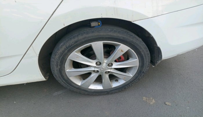 2013 Hyundai Verna FLUIDIC 1.6 CRDI SX, Diesel, Manual, 1,18,566 km, tyre