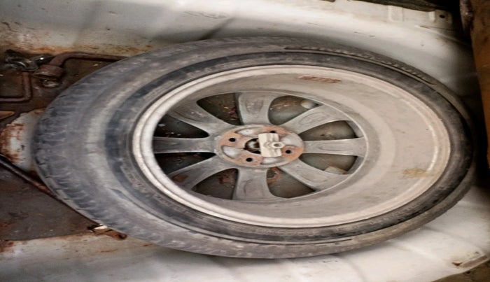 2013 Hyundai Verna FLUIDIC 1.6 CRDI SX, Diesel, Manual, 1,18,566 km, tyre