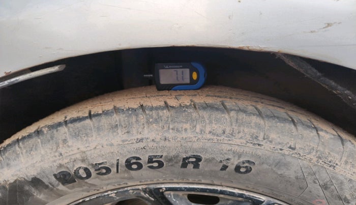 2015 Ford Ecosport TITANIUM 1.5L DIESEL, Diesel, Manual, 1,13,679 km, tyre