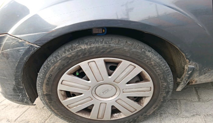 2013 Ford Figo TITANIUM 1.2 PETROL, Petrol, Manual, 1,07,403 km, tyre