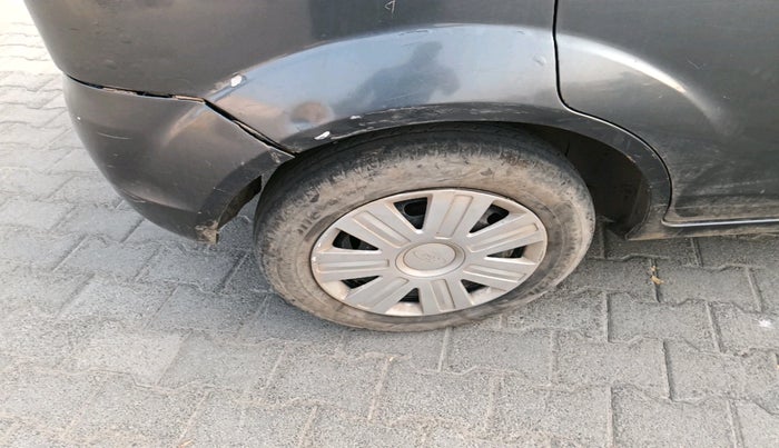 2013 Ford Figo TITANIUM 1.2 PETROL, Petrol, Manual, 1,07,403 km, tyre