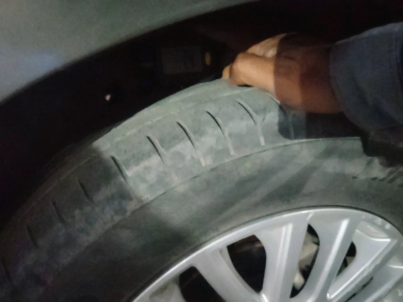 2022 Maruti Dzire ZXI CNG, CNG, Manual, 79,696 km, tyre