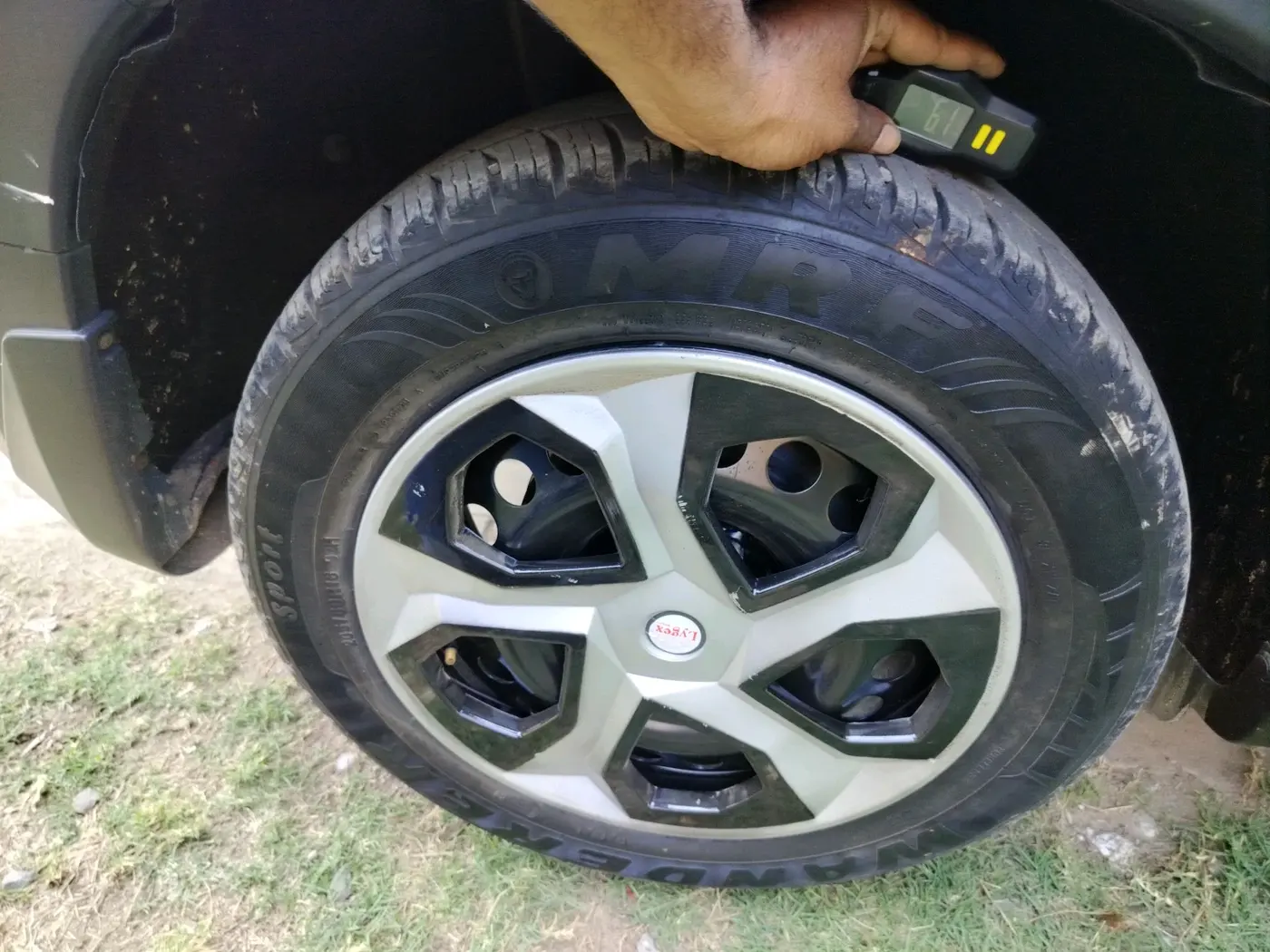 2019 Maruti Vitara Brezza VDI, Diesel, Manual, 1,21,385 km, tyre