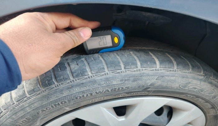 2016 Hyundai Grand i10 SPORTZ 1.2 KAPPA VTVT, CNG, Manual, 78,981 km, tyre