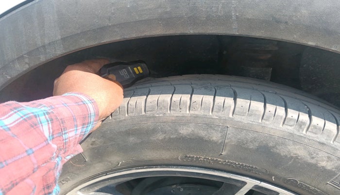 2017 Hyundai Creta E PLUS 1.4 DIESEL, Diesel, Manual, 2,10,782 km, tyre