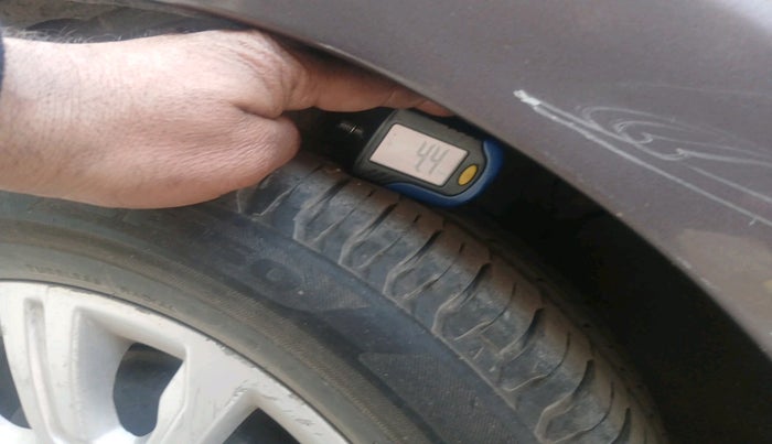 2017 Tata Tiago XZA PETROL, Petrol, Automatic, 98,605 km, tyre