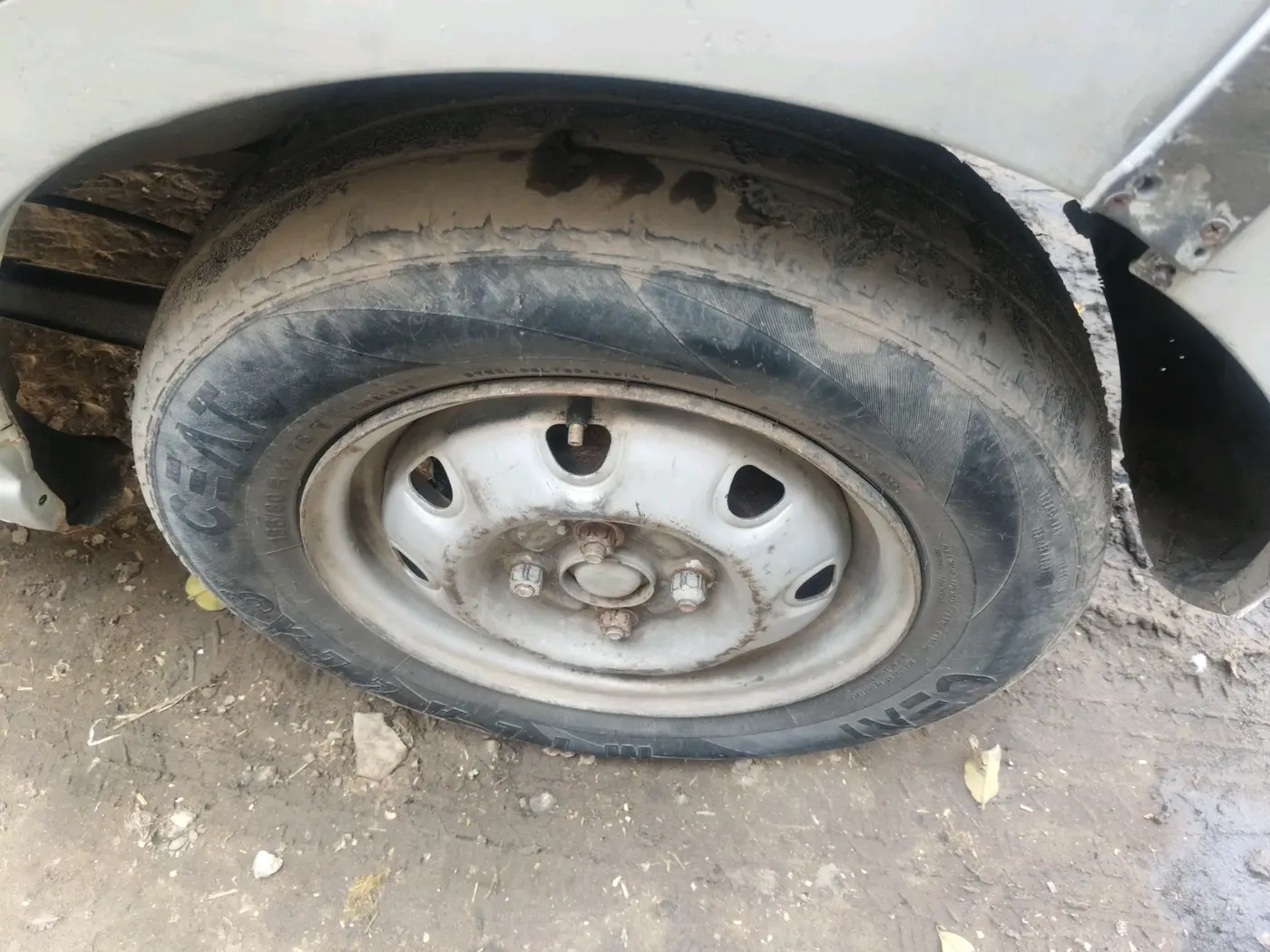 2011 Maruti A Star LXI, Petrol, Manual, 1,16,058 km, tyre