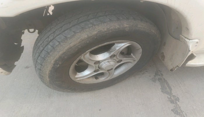 2010 Mahindra Scorpio VLX 2WD BS-III, Diesel, Manual, 2,02,324 km, tyre