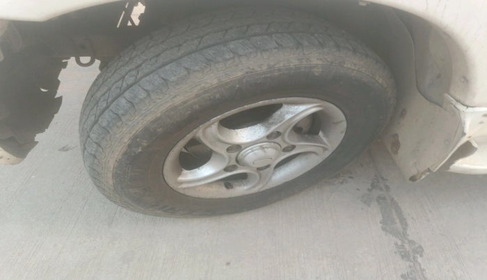 2010 Mahindra Scorpio VLX 2WD BS-III, Diesel, Manual, 2,02,324 km, tyre