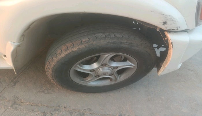 2010 Mahindra Scorpio VLX 2WD BS-III, Diesel, Manual, 2,02,324 km, tyre