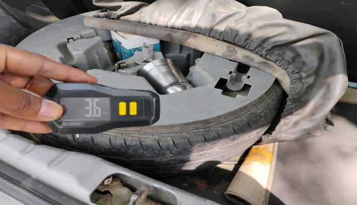 2013 Hyundai Eon ERA + LPG, Petrol, Manual, 91,428 km, tyre