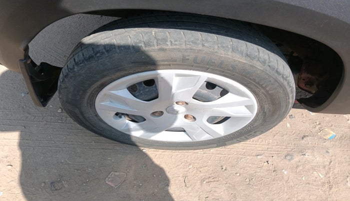 2022 Renault Kwid RXL 1.0 (O), Petrol, Manual, 53,663 km, tyre