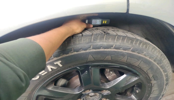 2011 Audi Q7 3.0 TDI QUATTRO, Diesel, Automatic, 1,06,746 km, tyre