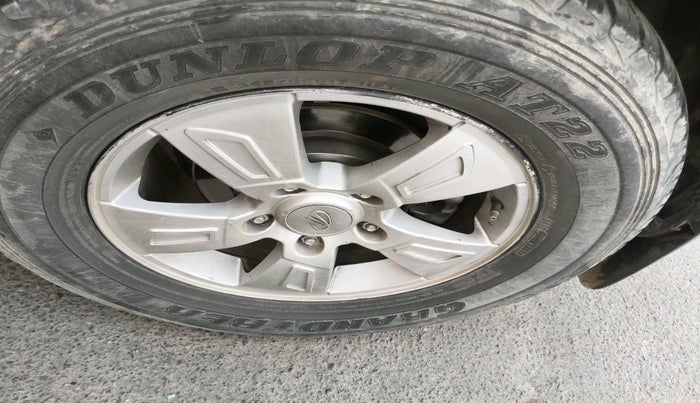 2015 Mahindra XUV500 W6, Diesel, Manual, 77,020 km, tyre