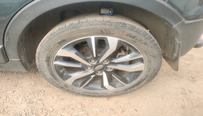 2019 Mahindra XUV300 W8 (O) 1.5 DIESEL AMT, Diesel, Automatic, 1,24,813 km, tyre