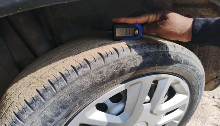 2021 Maruti Vitara Brezza LXI, CNG, Manual, 66,139 km, tyre