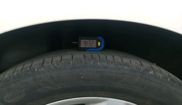 2015 Skoda Rapid AMBITION 1.5 TDI AT, Diesel, Automatic, 1,28,432 km, tyre