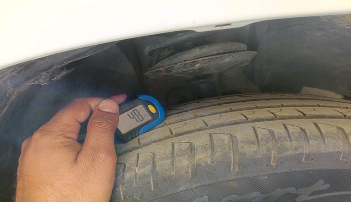 2015 Renault Duster 85 PS RXE DIESEL, Diesel, Manual, 1,95,896 km, tyre