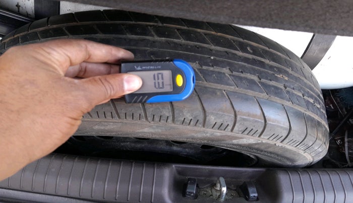 2011 Hyundai i20 SPORTZ 1.2, CNG, Manual, 1,08,384 km, tyre