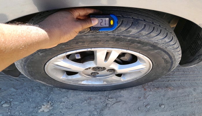 2011 Hyundai i20 SPORTZ 1.2, CNG, Manual, 1,08,384 km, tyre