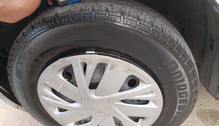 2015 Maruti Swift VXI, Petrol, Manual, 97,034 km, tyre